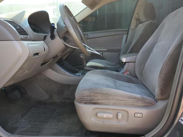 JTDBE32K140281516 - 2004 TOYOTA CAMRY LE GRAY photo 7