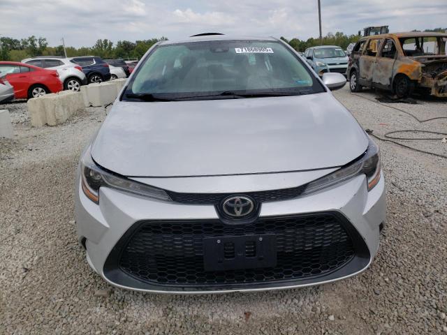 5YFEPMAE3MP220117 - 2021 TOYOTA COROLLA LE 银色 照片 5