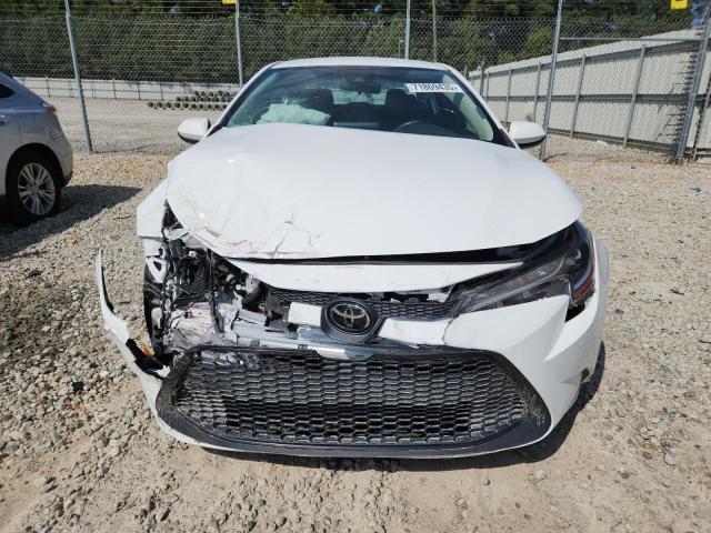 5YFEPMAE4NP378676 - 2022 TOYOTA COROLLA LE WHITE photo 5