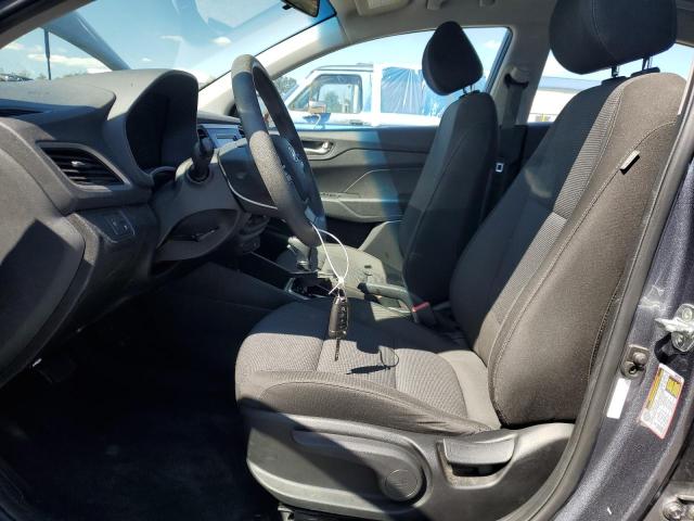 3KPC24A38JE005687 - 2018 HYUNDAI ACCENT SE رمادي صورة 7