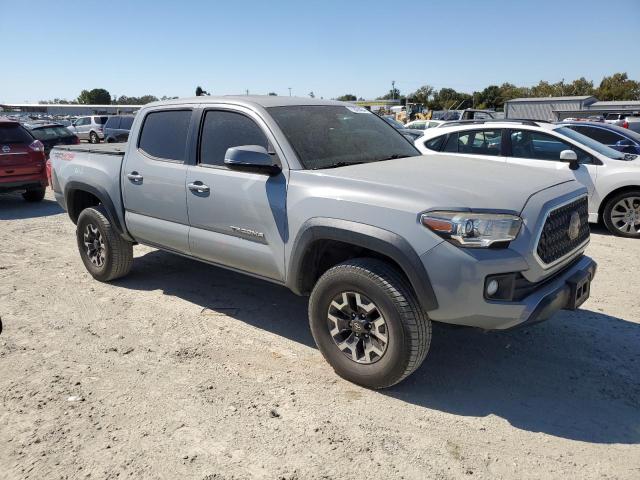 3TMCZ5AN0JM156841 - 2018 TOYOTA TACOMA DOUBLE CAB SILVER photo 4