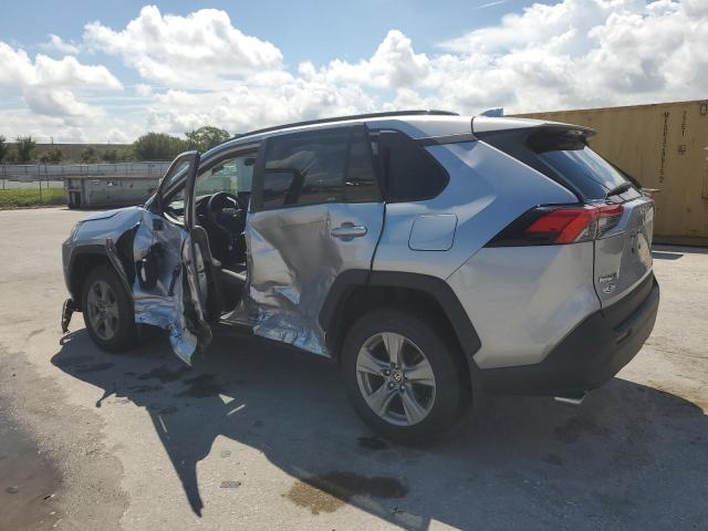 2T3W1RFV9RC254394 - 2024 TOYOTA RAV4 XLE 银色 照片 2