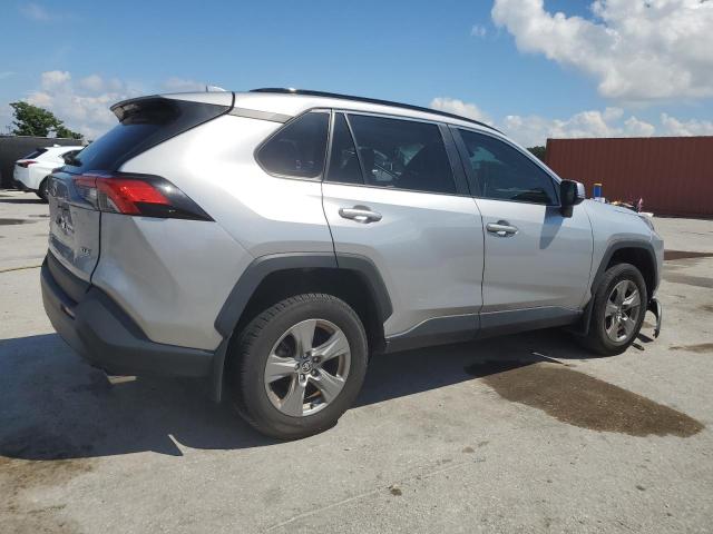 2T3W1RFV9RC254394 - 2024 TOYOTA RAV4 XLE 银色 照片 3