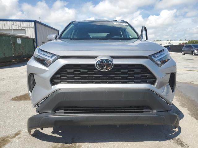 2T3W1RFV9RC254394 - 2024 TOYOTA RAV4 XLE 银色 照片 5