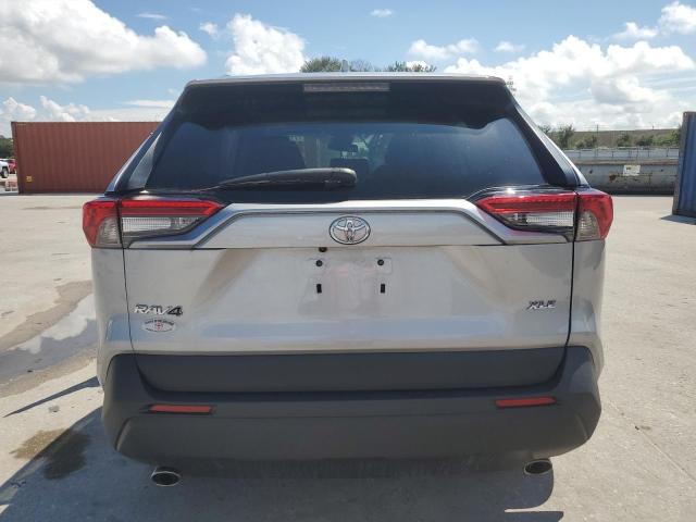 2T3W1RFV9RC254394 - 2024 TOYOTA RAV4 XLE 银色 照片 6