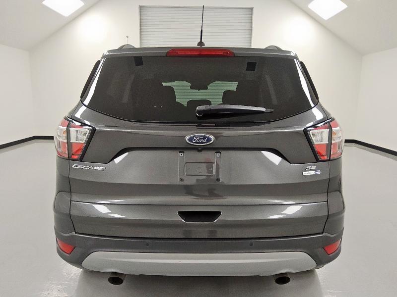 1FMCU9GD4JUB16192 - 2018 FORD ESCAPE SE GRAY photo 6
