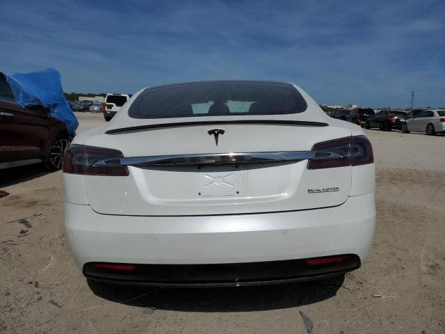 5YJSA1E44LF396026 - 2020 TESLA MODEL S WHITE photo 6