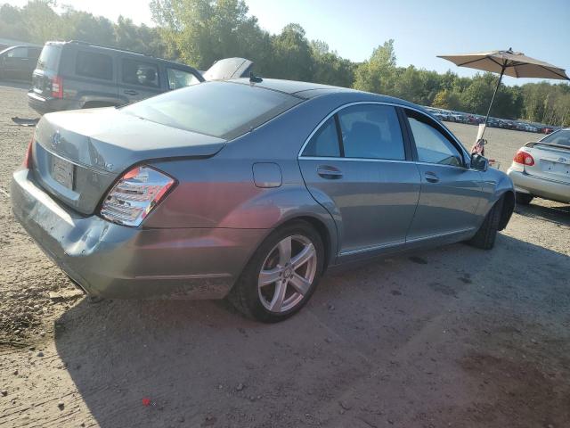 WDDNG9EB2DA499051 - 2013 MERCEDES-BENZ S 550 4MATIC GRAY photo 3
