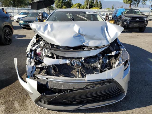 5YFB4MDE4SP278127 - 2025 TOYOTA COROLLA LE SILVER photo 5