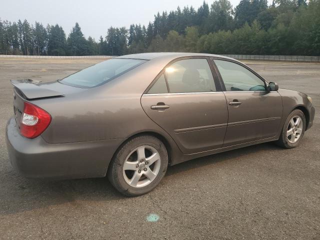 4T1BA32K84U024563 - 2004 TOYOTA CAMRY SE Gris foto 3