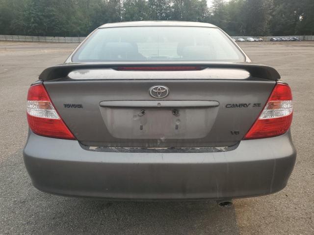 4T1BA32K84U024563 - 2004 TOYOTA CAMRY SE Gris foto 6
