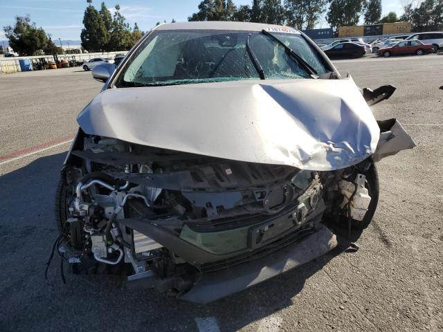 JTDKARFP5J3086002 - 2018 TOYOTA PRIUS PRIM SILVER photo 5