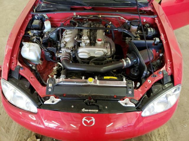 JM1NB353020228202 - 2002 MAZDA MX-5 MIATA BASE RED photo 11