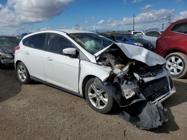 1FADP3K28DL118997 - 2013 FORD FOCUS SE WHITE photo 4