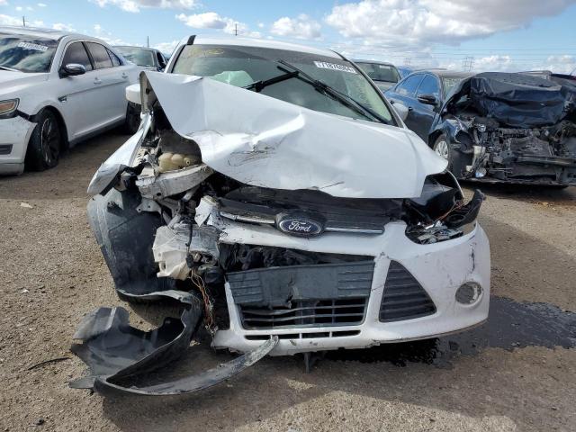 1FADP3K28DL118997 - 2013 FORD FOCUS SE WHITE photo 5