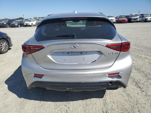 SJKCH5CPXJA057522 - 2018 INFINITI QX30 BASE SILVER photo 6