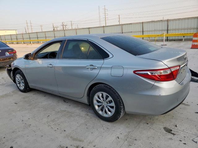 4T1BF1FK3HU805870 - 2017 TOYOTA CAMRY LE SILVER photo 2