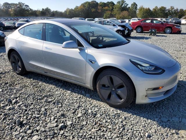 5YJ3E1EA6JF077402 - 2018 TESLA MODEL 3 SILVER photo 4