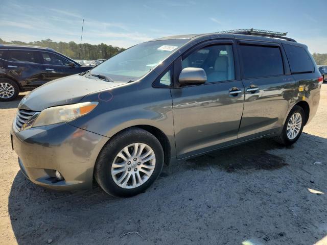 2013 TOYOTA SIENNA XLE, 