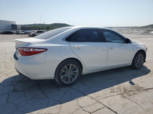 4T1BF1FK7HU317781 - 2017 TOYOTA CAMRY LE WHITE photo 3