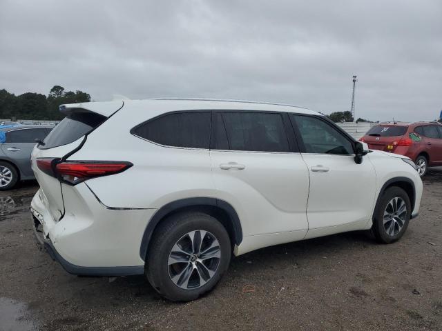 5TDGZRAH7MS060485 - 2021 TOYOTA HIGHLANDER XLE WHITE photo 3