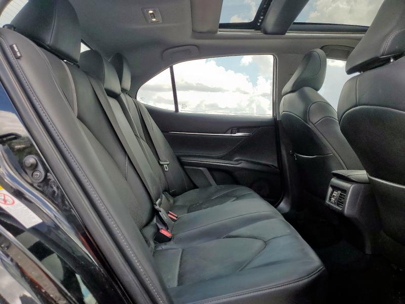 4T1B61HKXJU521381 - 2018 TOYOTA CAMRY XSE أسود صورة 10