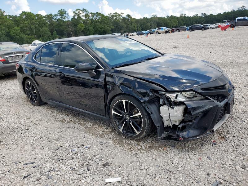 4T1B61HKXJU521381 - 2018 TOYOTA CAMRY XSE أسود صورة 4