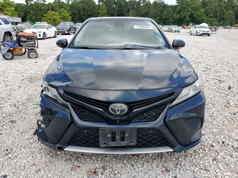 4T1B61HKXJU521381 - 2018 TOYOTA CAMRY XSE أسود صورة 5