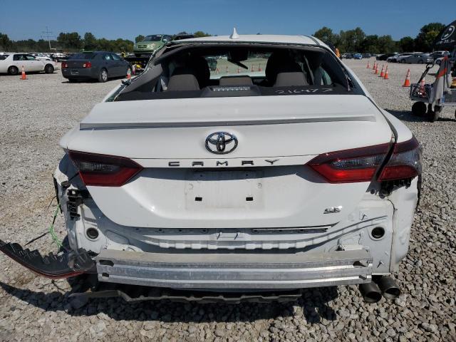 4T1G11AKXRU216473 - 2024 TOYOTA CAMRY SE NIGHT SHADE WHITE photo 6