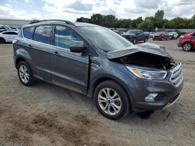 1FMCU9GD8JUC33273 - 2018 FORD ESCAPE SE ნაცრისფერი ფოტო 4