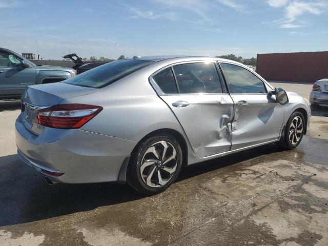 1HGCR3F86HA045663 - 2017 HONDA ACCORD EXL SILVER photo 3