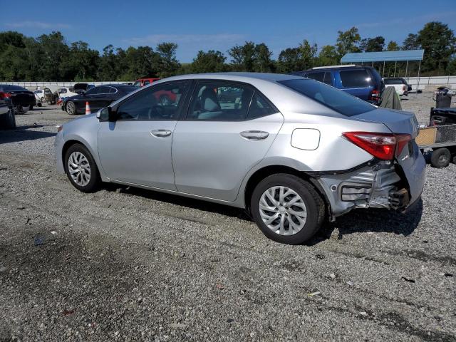 2T1BURHE7JC001395 - 2018 TOYOTA COROLLA L فضي صورة 2