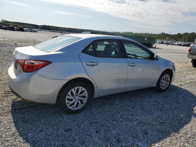 2T1BURHE7JC001395 - 2018 TOYOTA COROLLA L فضي صورة 3