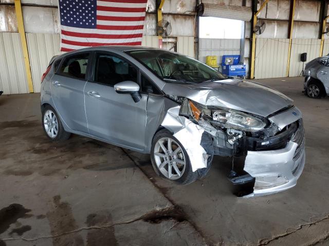 3FADP4EJ2FM149303 - 2015 FORD FIESTA SE 银色 照片 4