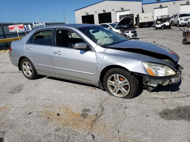 1HGCM56817A020694 - 2007 HONDA ACCORD EX SILVER photo 4