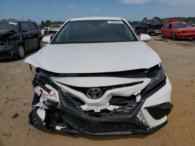 4T1G11AK5PU817545 - 2023 TOYOTA CAMRY SE NIGHT SHADE WHITE photo 5