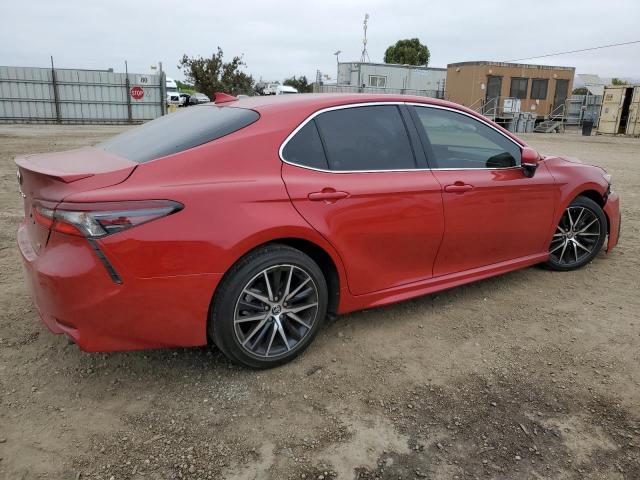 4T1T11AK9PU139736 - 2023 TOYOTA CAMRY SE NIGHT SHADE RED photo 3