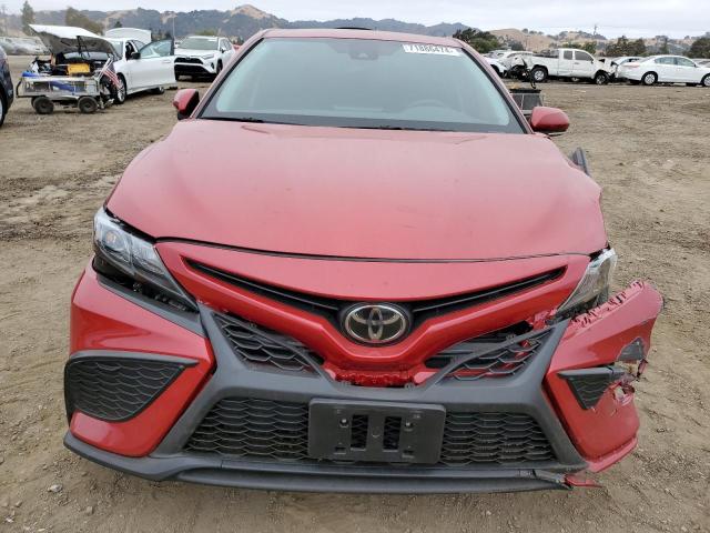 4T1T11AK9PU139736 - 2023 TOYOTA CAMRY SE NIGHT SHADE RED photo 5