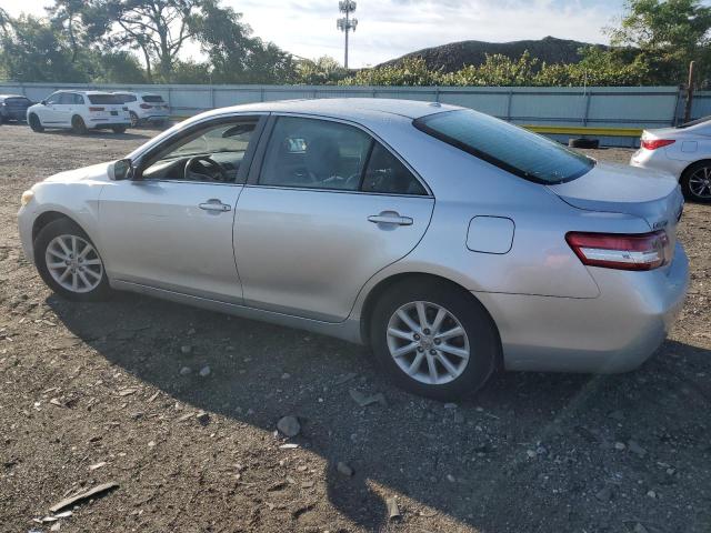 4T4BF3EK8BR124615 - 2011 TOYOTA CAMRY BASE SILVER photo 2