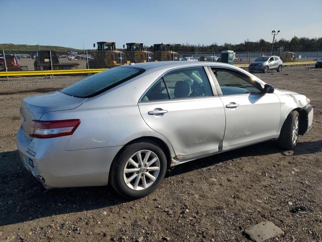 4T4BF3EK8BR124615 - 2011 TOYOTA CAMRY BASE SILVER photo 3