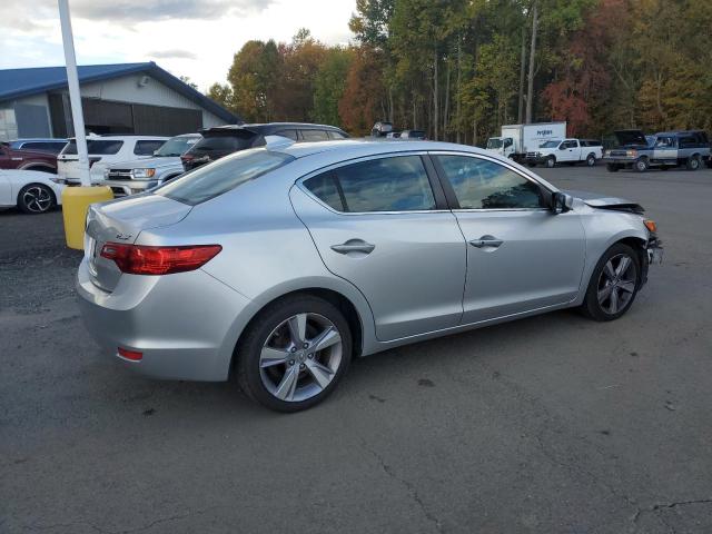 19VDE1F53DE003993 - 2013 ACURA ILX 20 PREMIUM SILVER photo 3