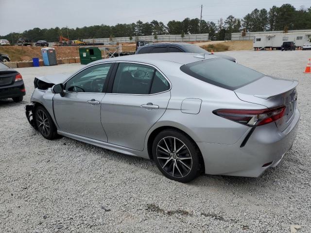 4T1G11AK7PU770020 - 2023 TOYOTA CAMRY SE NIGHT SHADE SILVER photo 2