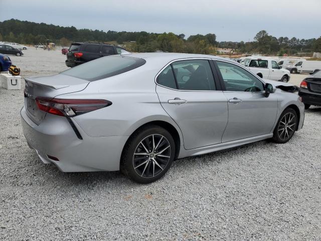 4T1G11AK7PU770020 - 2023 TOYOTA CAMRY SE NIGHT SHADE SILVER photo 3