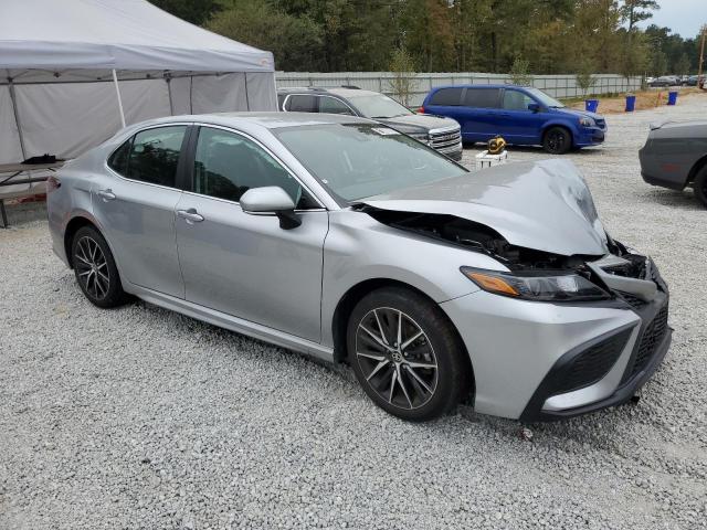 4T1G11AK7PU770020 - 2023 TOYOTA CAMRY SE NIGHT SHADE SILVER photo 4