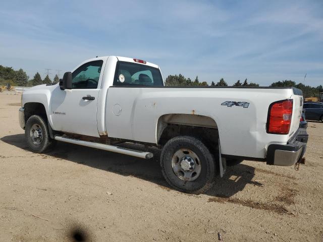 1GCHK24K17E528504 - 2007 CHEVROLET SILVERADO K2500 HEAVY DUTY WHITE photo 2