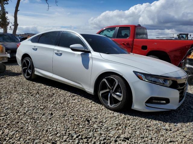 1HGCV1F39JA226993 - 2018 HONDA ACCORD SPORT WHITE photo 4