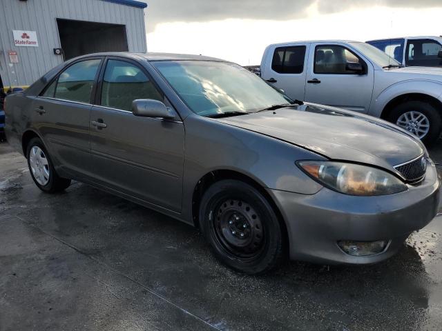 4T1BE32K45U506131 - 2005 TOYOTA CAMRY LE SILVER photo 4