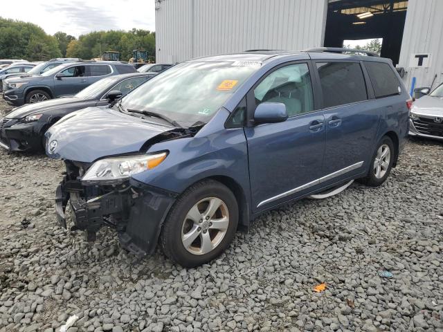 2017 TOYOTA SIENNA LE, 