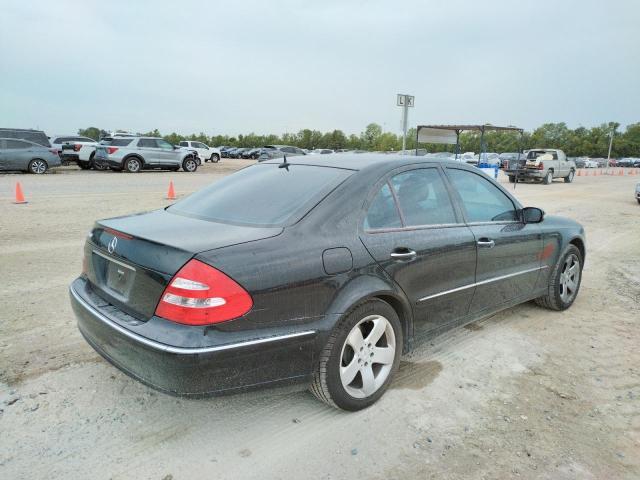 WDBUF70J35A689923 - 2005 MERCEDES-BENZ E 500 BLACK photo 4