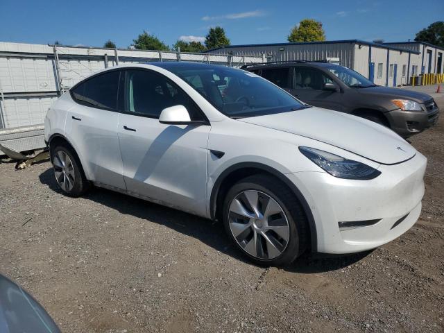 7SAYGDEE1NF441125 - 2022 TESLA MODEL Y WHITE photo 4